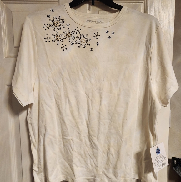 NWT 3 Shirt Bundle Beautifully detailed. - Picture 3 of 12